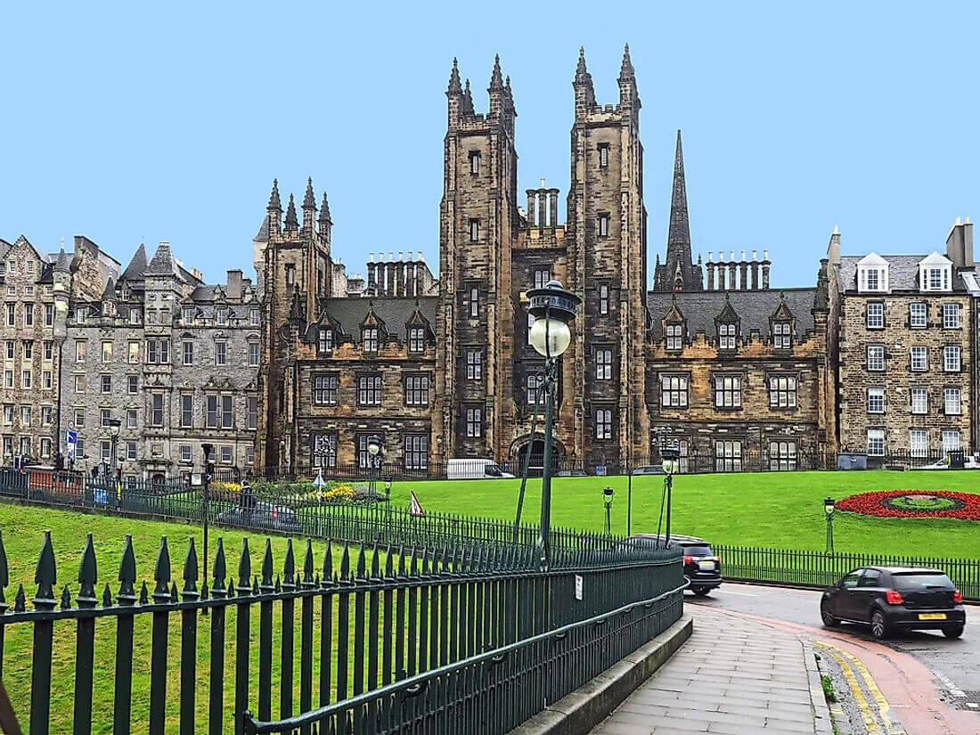 Đến với Đại học Edinburgh, sinh viên sẽ được hòa mình trong một môi trường học tập năng động và tích cực