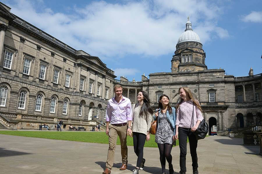 Đại học Edinburgh mang đến cho sinh viên những trải nghiệm học tập tuyệt vời