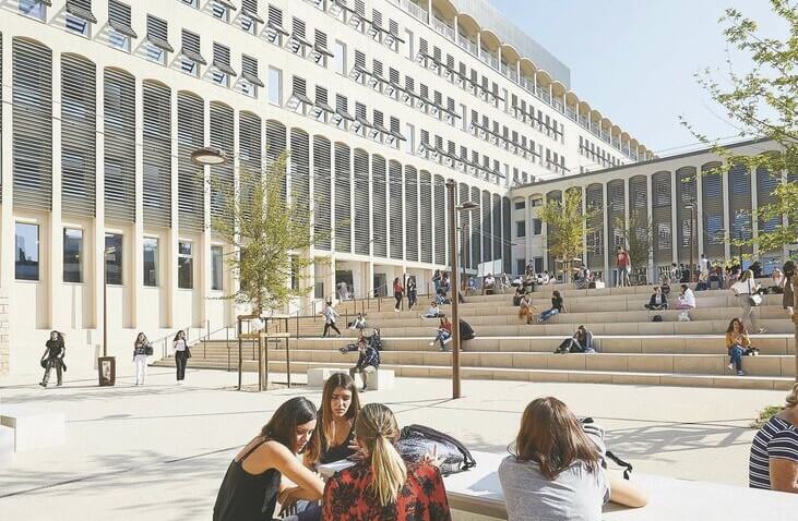 Bầu không khí học tập thân thiện và tích cực tại trường Đại học Aix-Marseille