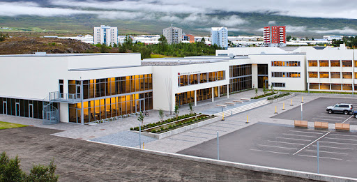 Khuôn viên rộng rãi của trường Đại học Akureyri
