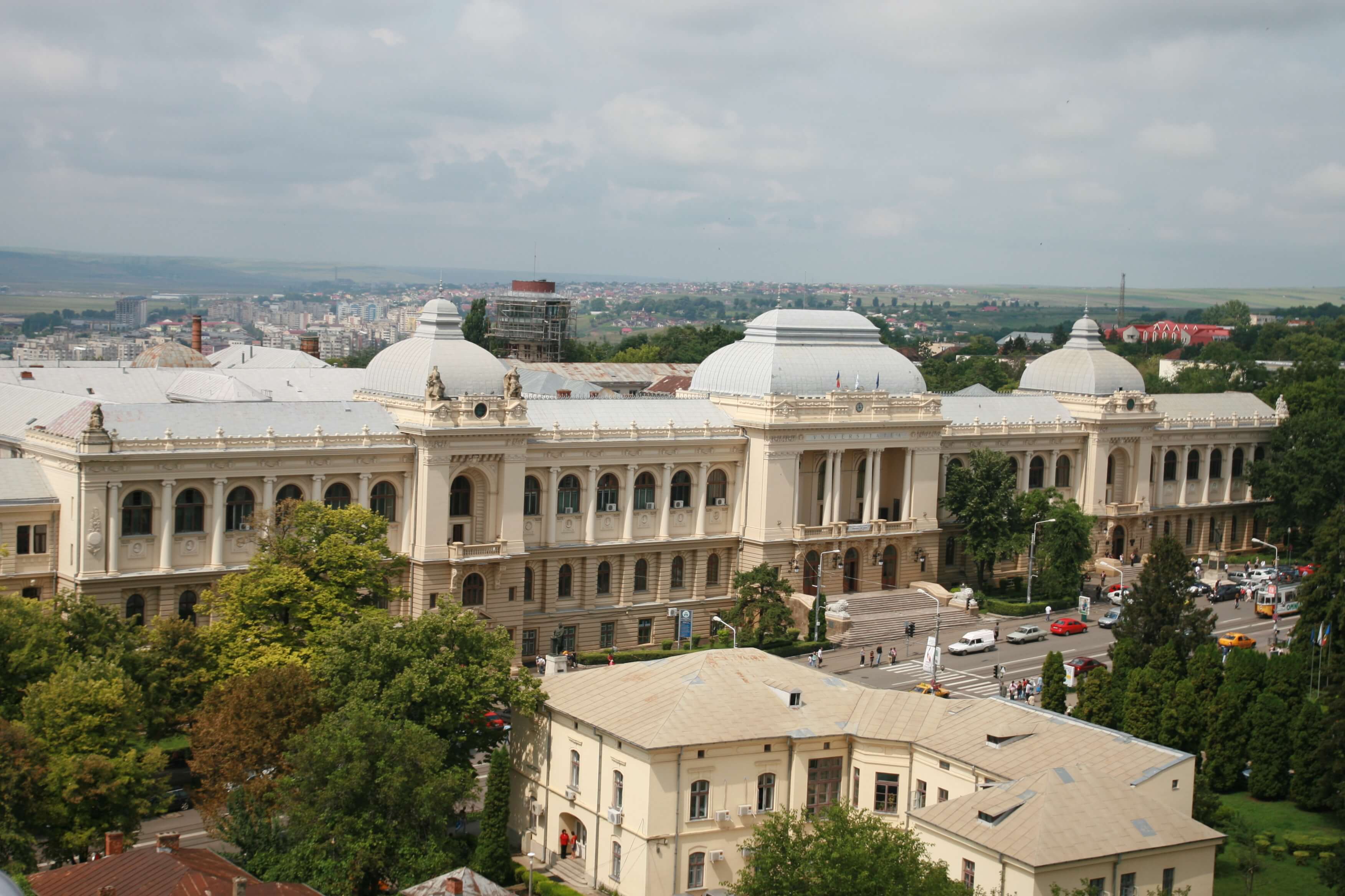 Đại học Alexandru Ioan Cuza là ngôi trường có lịch sử phát triển lâu đời tại Romania