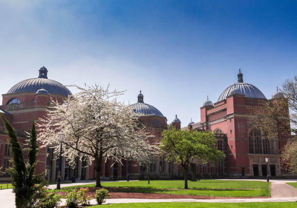 Khuôn viên xinh đẹp của trường Đại học Birmingham