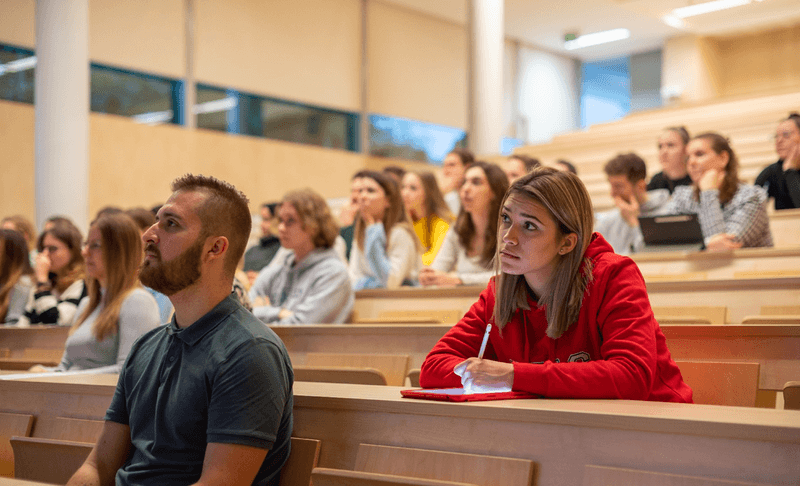 Đại học Debrecen tạo dựng bâu không khí tích cực nhằm khơi dậy niềm đam mê học tập và nghiên cứu của sinh viên