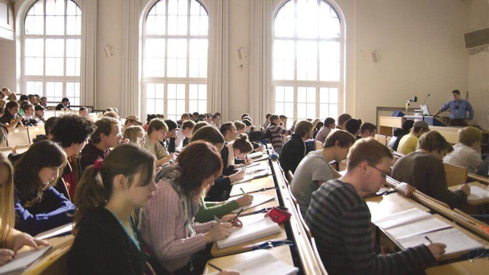 Đại học Erlangen-Nuremberg luôn chào đón mọi sinh viên đến tham gia học tập và nghiên cứu