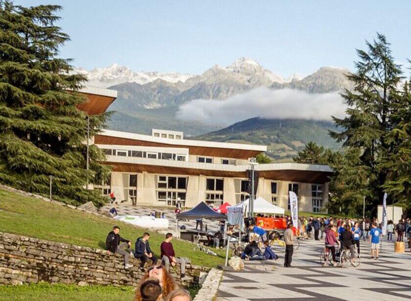 Đại học Grenoble Alpes thường tổ chức các hoạt động thú vị cho sinh viên