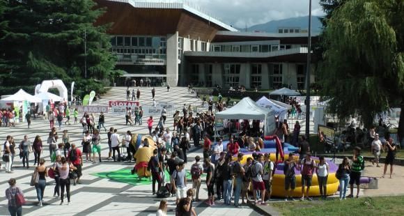 Đại học Grenoble Alpes luôn chào đón mọi sinh viên đến tham gia học tập và trải nghiệm