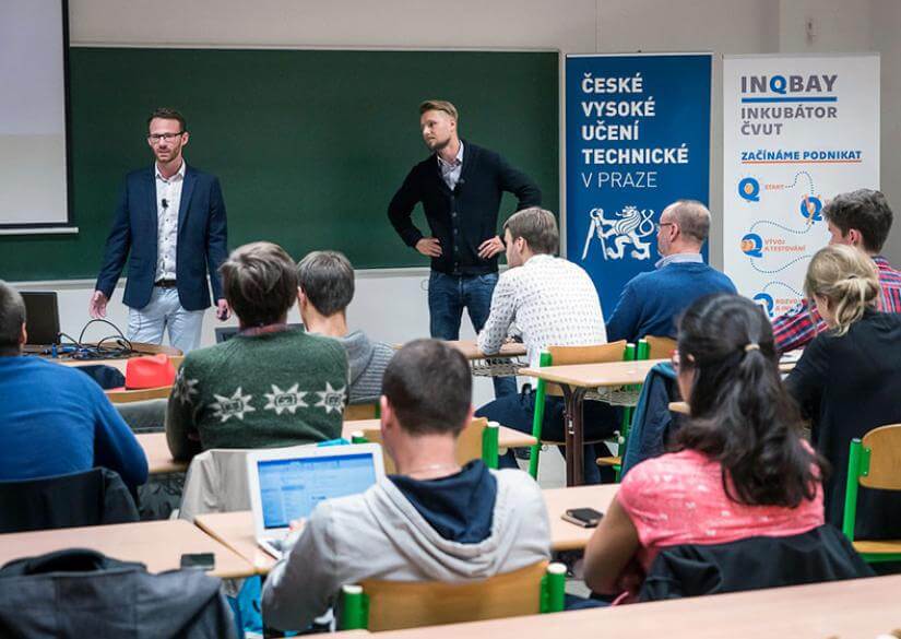 Các giảng viên của trường Đại học Kỹ thuật Séc ở Praha luôn giúp đỡ sinh viên trong quá trình học tập