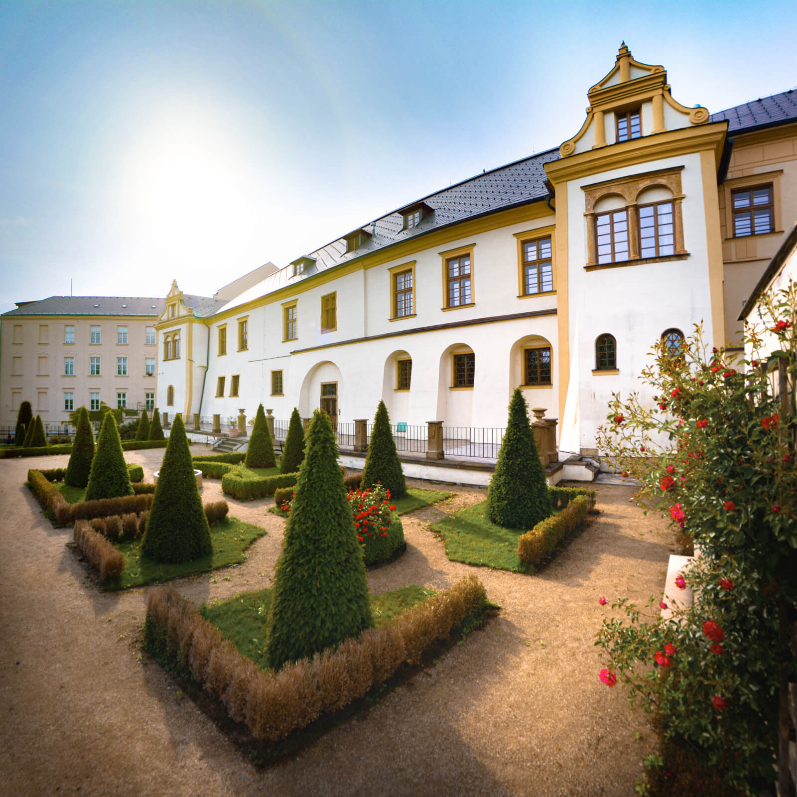 Khuôn viên xinh đẹp của trường Đại học Palacký Olomouc