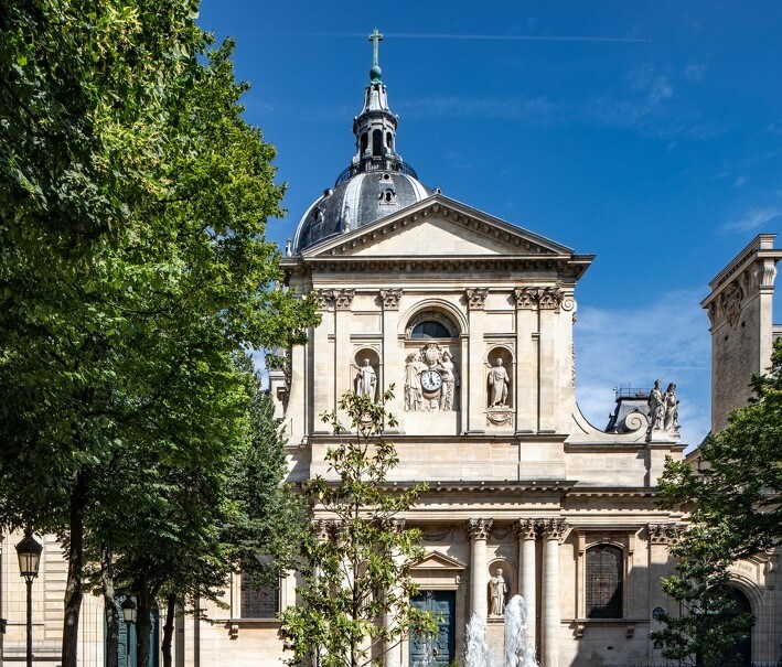 Đại học Paris 1 Panthéon-Sorbonne là ngôi trường có uy tín cao tại Pháp