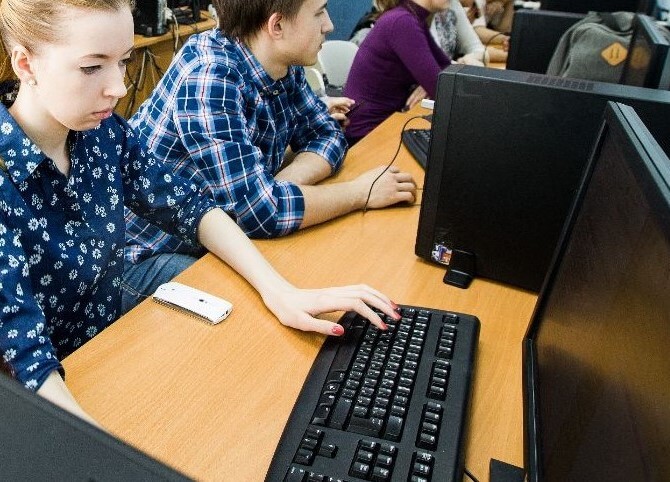 Trường Đại học Quốc gia Novosibirsk tạo điều kiện thuận lợi để sinh viên học tập và nghiên cứu