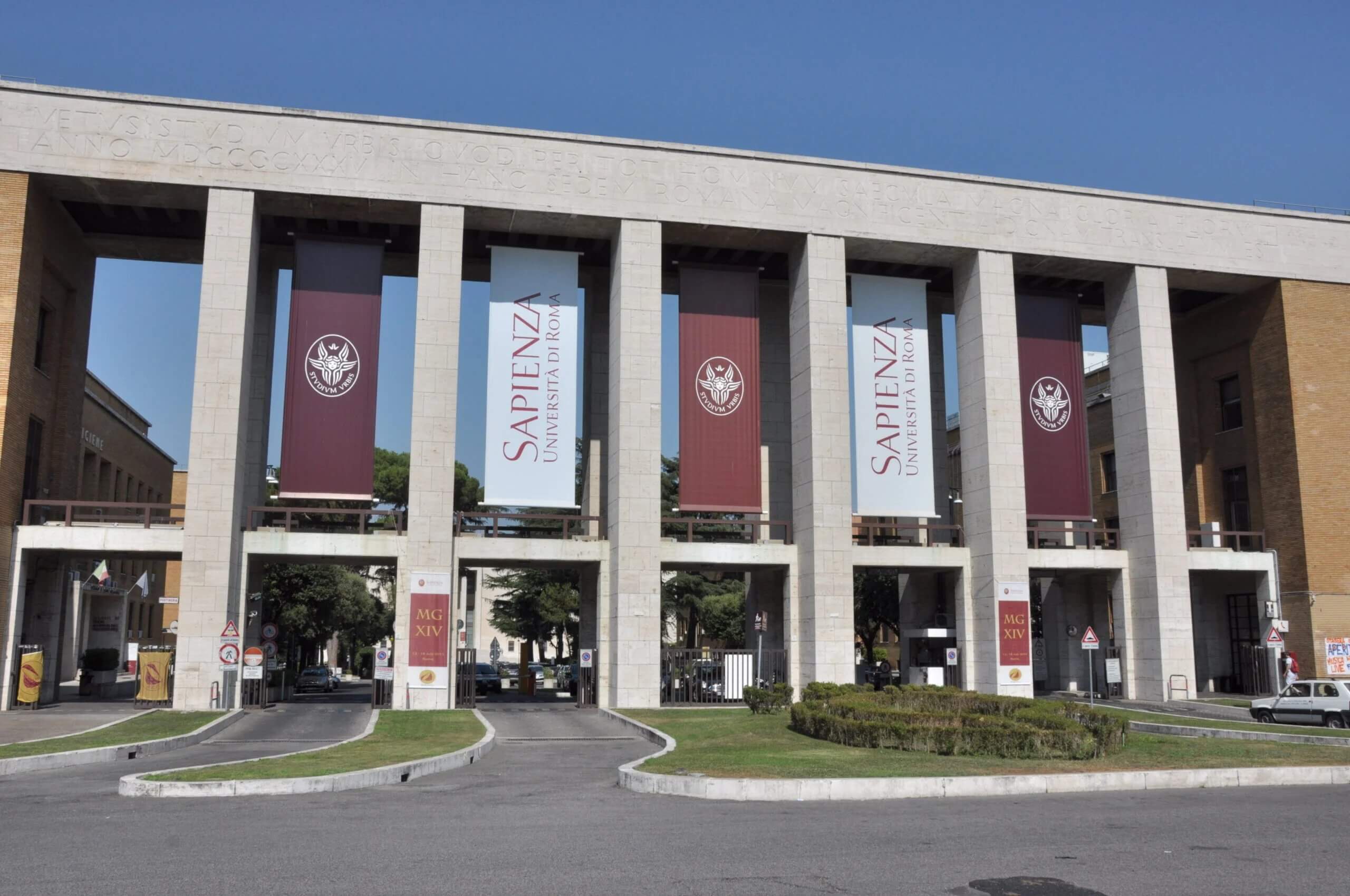 Đại học Roma Sapienza là một trong những trường đại học nổi tiếng tại Ý