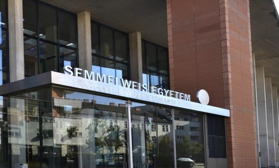 Trường Đại học Semmelweis là ngôi trường có chất lượng giảng dạy cao tại Hungary