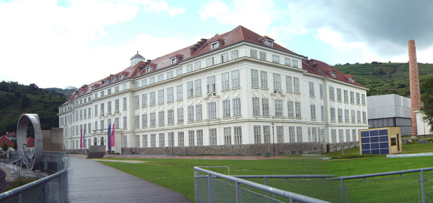 Đại học Giáo dục thường xuyên Krems luôn đồng hành cùng sinh viên trên con đường học tập và phát triển