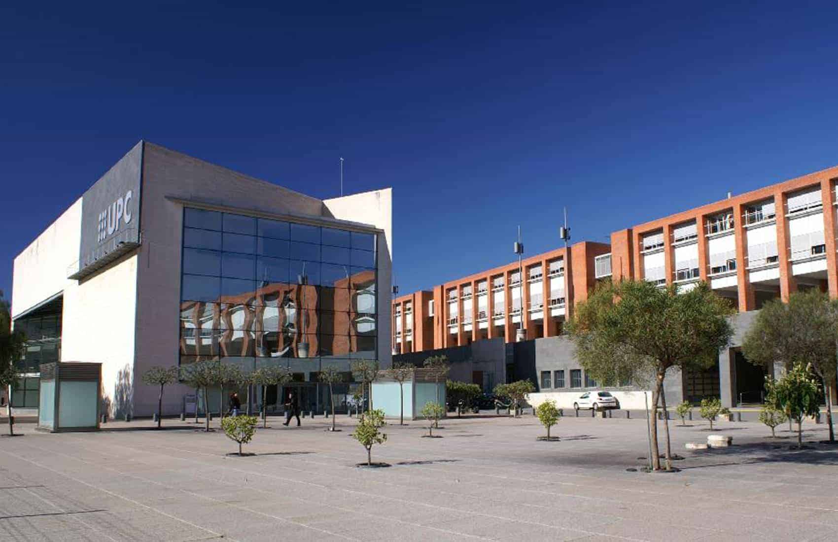 Khuôn viên rộng lớn của trường Đại học Kỹ thuật Catalonia