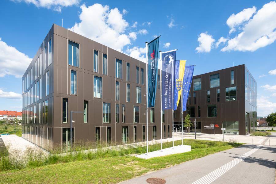 Trường Đại học Khoa học Y tế Karl Landsteiner là ngôi trường nổi tiếng trong lĩnh vực y tế tại Áo