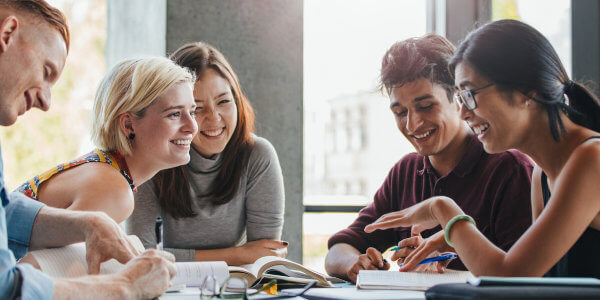 Trường Đại học Strathclyde luôn chào đón mọi sinh viên đến học tập và trải nghiệm