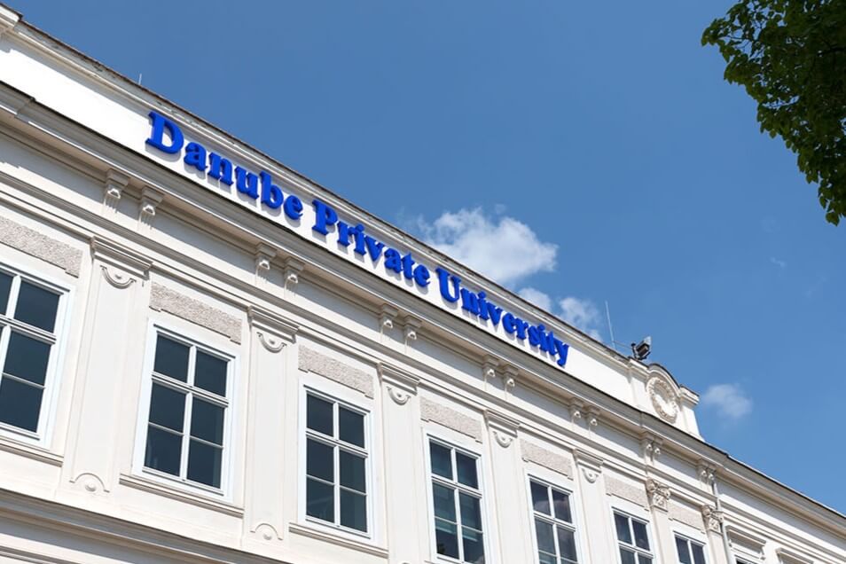 Review Trường Đại học Tư thục Danube (Danube Private University)