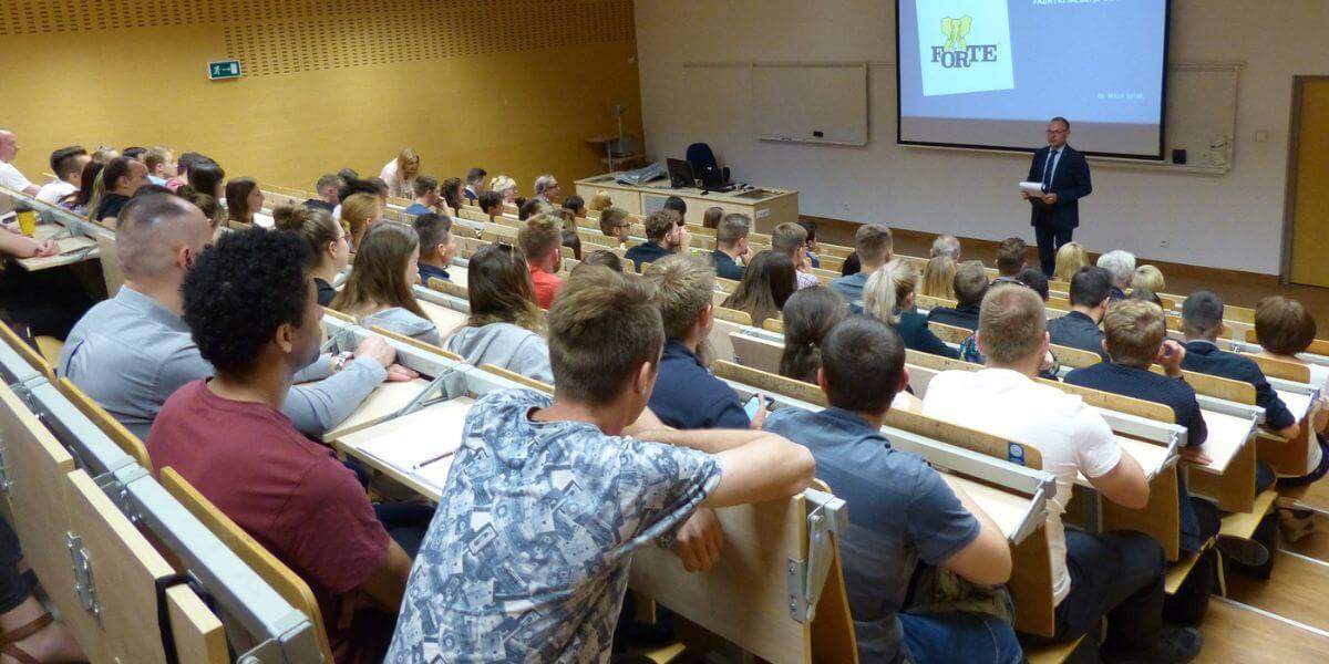 Các giảng viên trường Đại học Khoa học đời sống Poznan luôn hướng dẫn nhiệt tình cho sinh viên