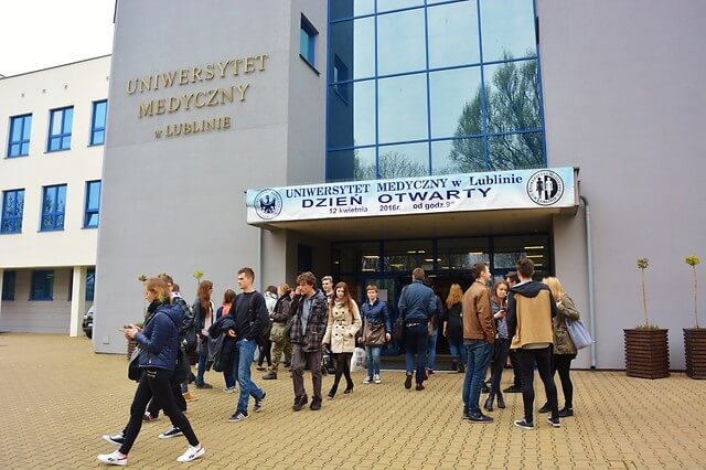 Trường Đại học Y Lublin là nơi chuyên đào tạo về lĩnh vực y học tại Ba Lan