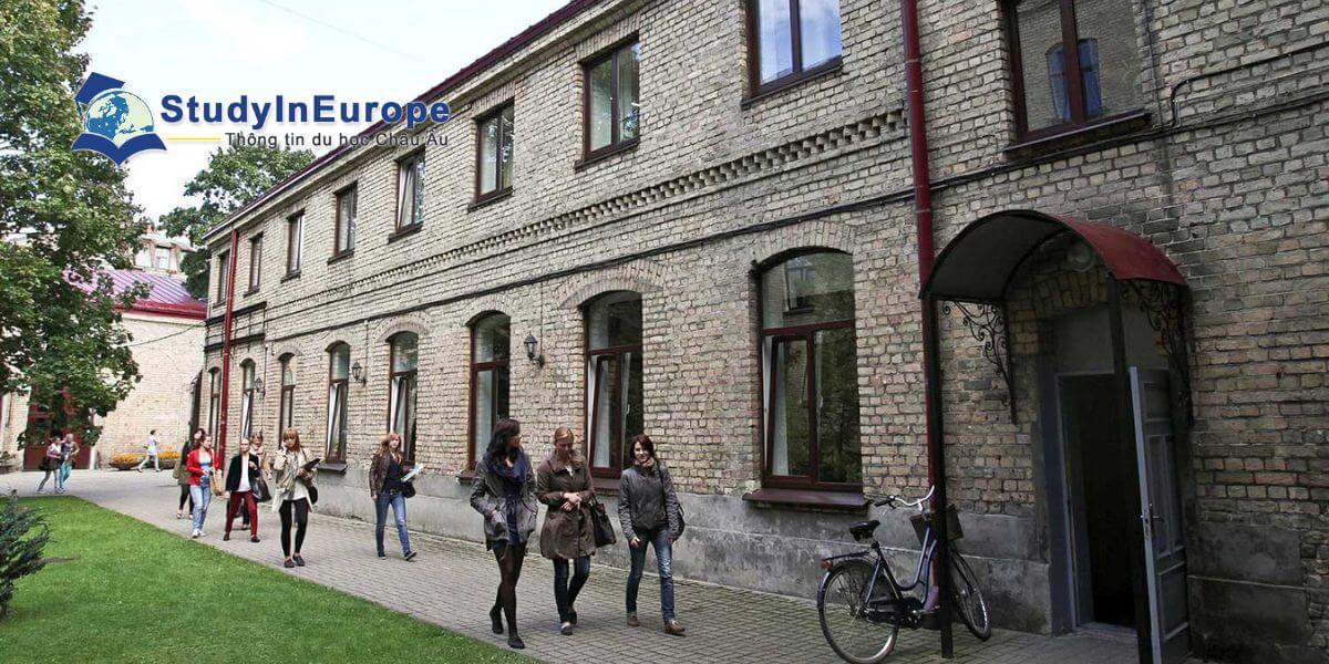 Học viện Cơ đốc giáo Latvia