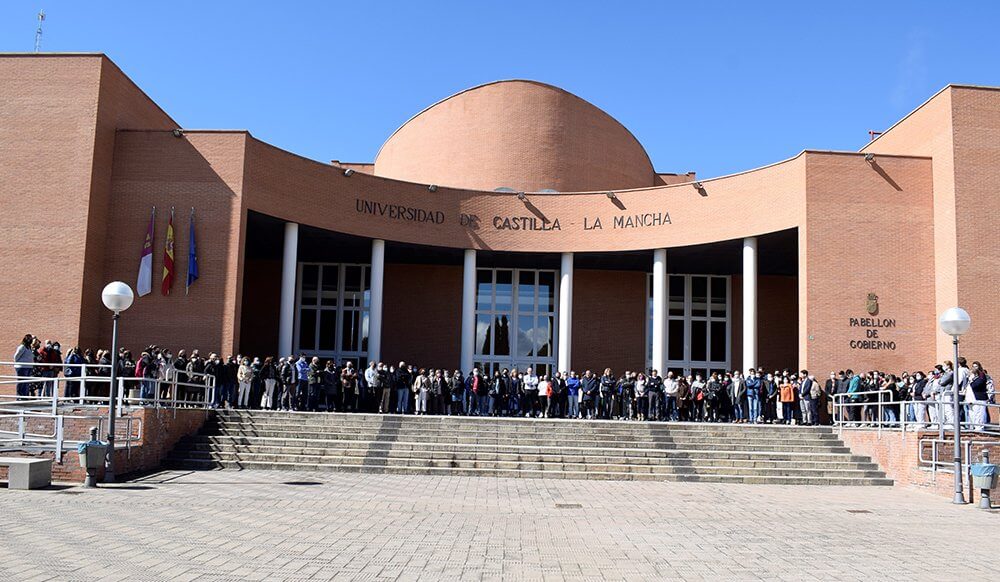 Khuôn viên rộng lớn của trường Đại học Castilla-La Mancha