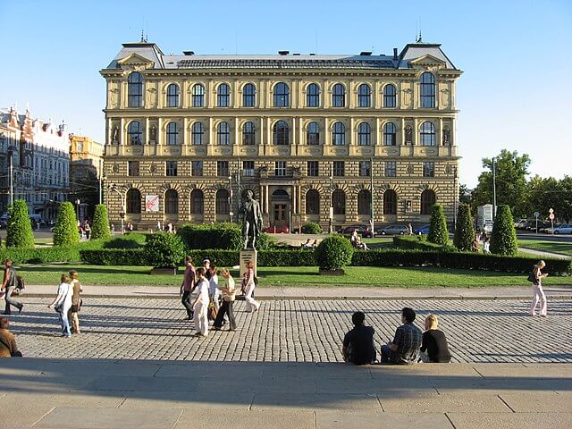 Trường Đại học Nghệ thuật và Thủ công ở Praha được biết đến nhờ các chương trình đào tạo chất lượng cao