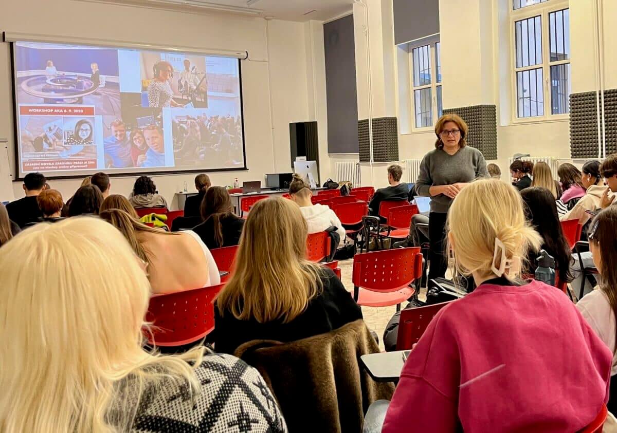 Các giảng viên trường Đại học Truyền thông Sáng tạo luôn đồng hành cùng sinh viên trong học tập và rèn luyện