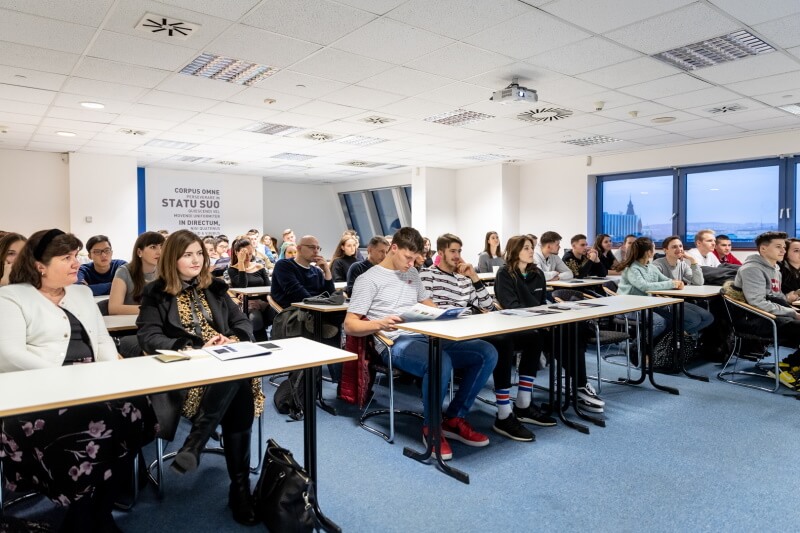 Sinh viên sẽ có cơ hội tiếp cận các chương trình học chất lượng khi đến với Học viện STING