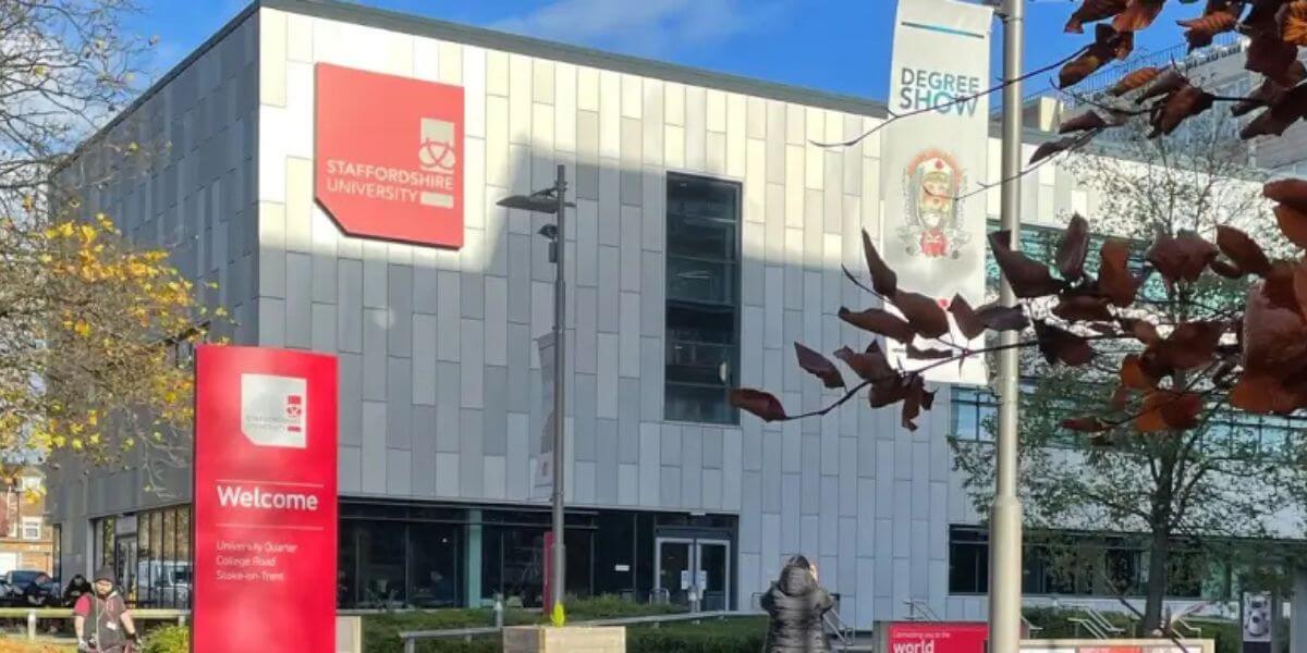 Trường Đại học Staffordshire là điểm đến được nhiều sinh viên lựa chọn khi du học Anh