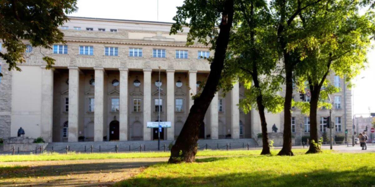 Trường Đại học Kinh tế Poznan là điểm đến lý tưởng để sinh viên học tập