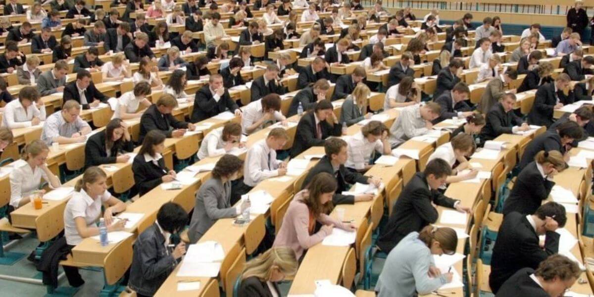 Trường Đại học Lodz luôn chào đón mọi sinh viên đến tham gia học tập và nghiên cứu