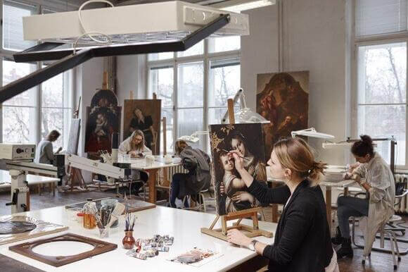 Học viện Mỹ thuật Jan Matejko mang đến cho sinh viên những giờ học thú vị