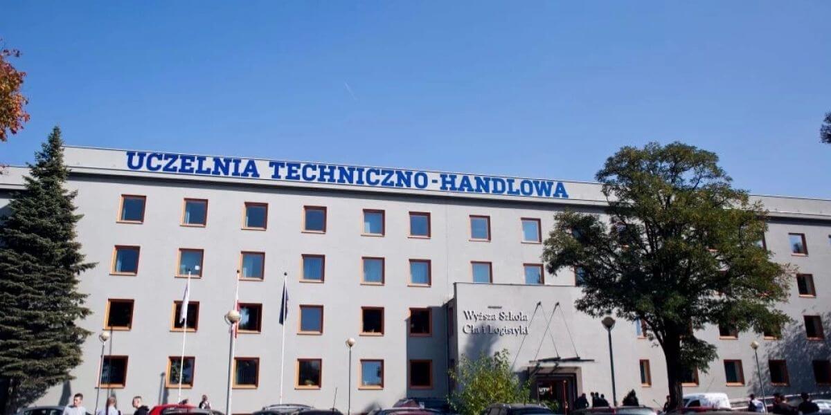Trường Đại học Công nghệ và Thương mại Helena Chodkowska là ngôi trường nổi tiếng tại Ba Lan
