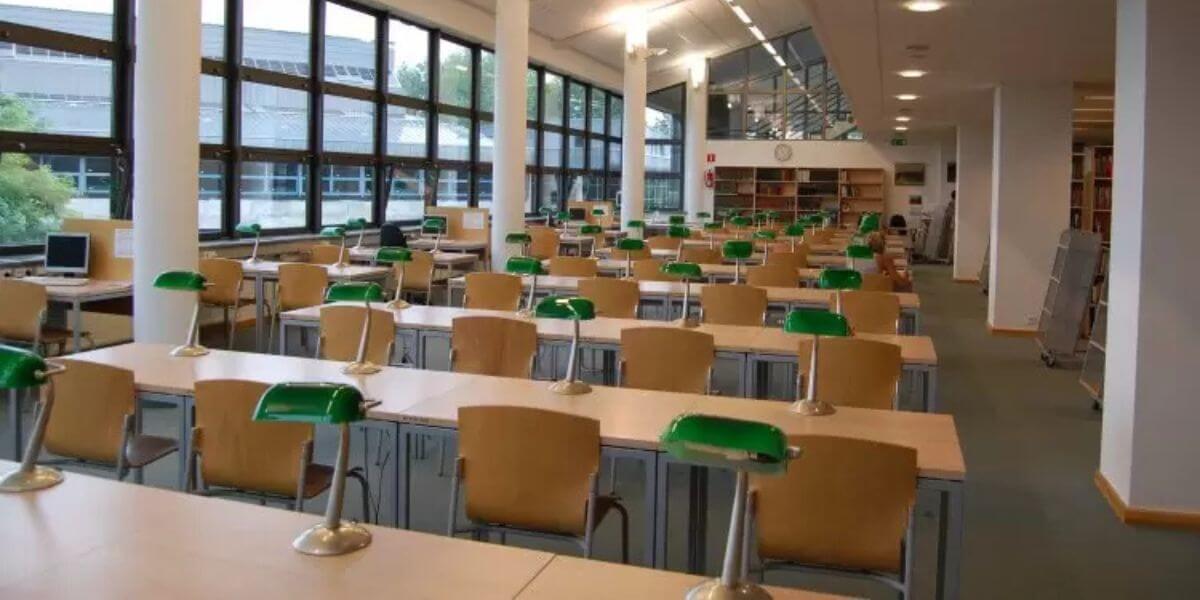 Hệ thống cơ sở vật chất hiện đại của trường Đại học Khoa học Tự nhiên và Nhân văn Siedlce tạo điều kiện để sinh viên học tập và nghiên cứu