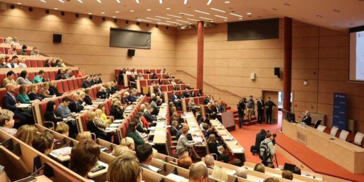 Các giảng viên trường Đại học Kinh tế Katowice luôn hỗ trợ cho sinh viên trong quá trình học tập