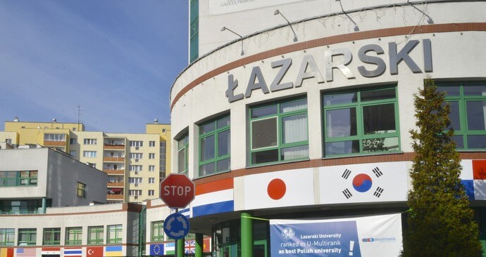 Trường Đại học Lazarski khá nổi tiếng với các chương trình đào tạo chất lượng cao