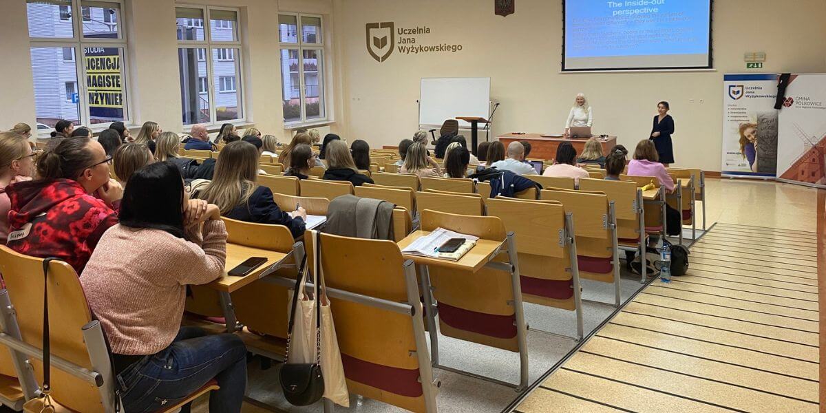 Các giảng viên của trường Đại học Jan Wyzykowski luôn tận tâm với quá trình đào tạo sinh viên
