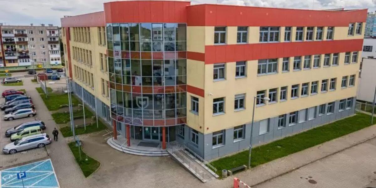 Trường Đại học Jan Wyzykowski là ngôi trường nổi tiếng với các chương trình học chất lượng