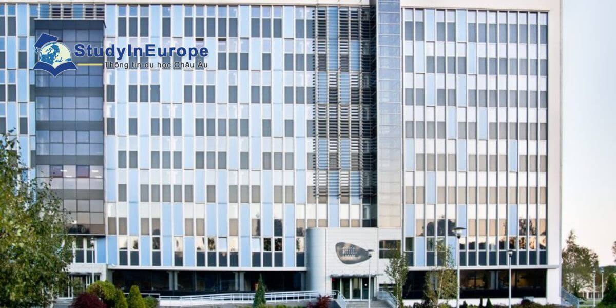 Trường Đại học Kinh tế Luật và Khoa học Y khoa Kielce