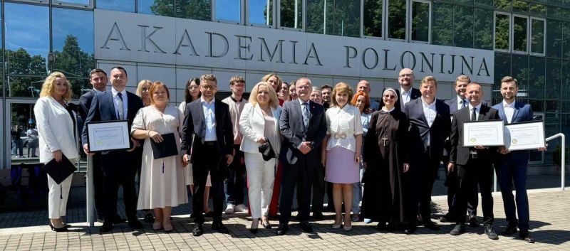 Trường Đại học Polonia đã thu hút nhiều sinh viên đến học tập nhờ vào đội ngũ giảng viên nhiệt huyết và có chuyên môn cao