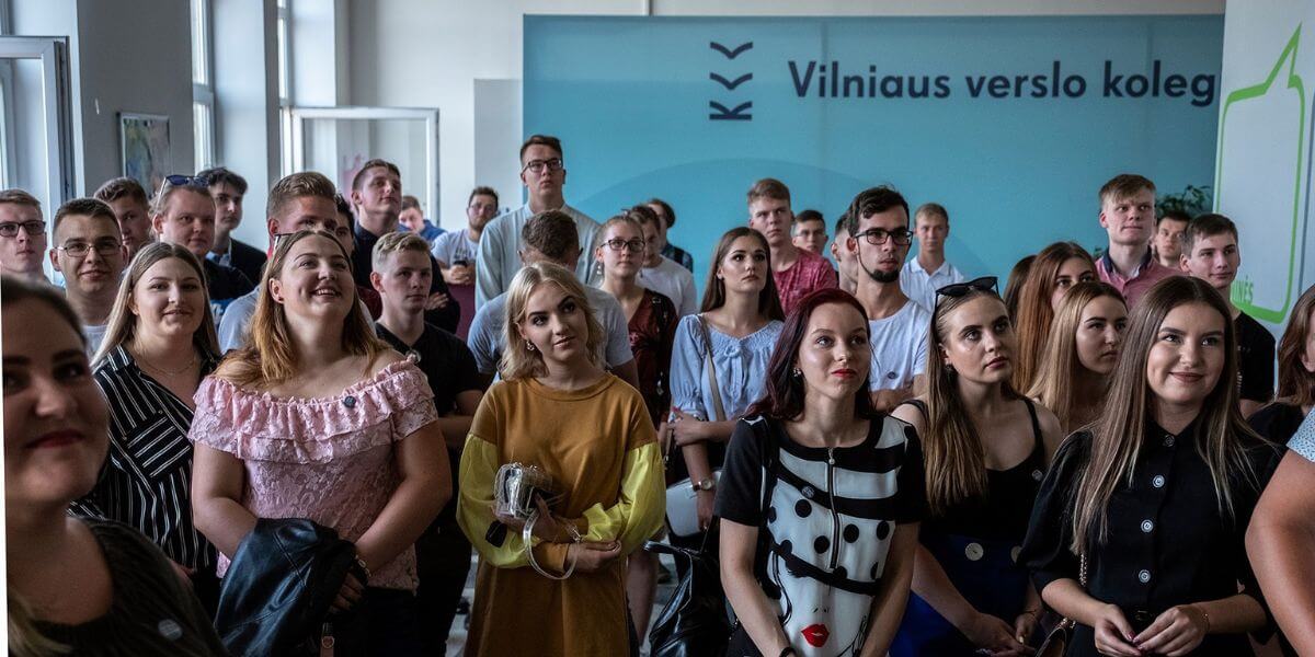 Trường Cao đẳng Kinh doanh Vilnius luôn chào đón mọi sinh viên đến học tập và trao đổi