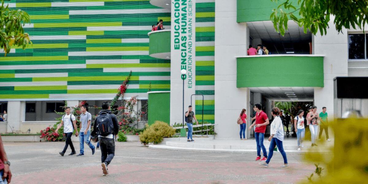 Hệ thống cơ sở vật chất hiện đại tại trường Đại học Córdoba đã tạo điều kiện thuận lợi cho sinh viên học tập