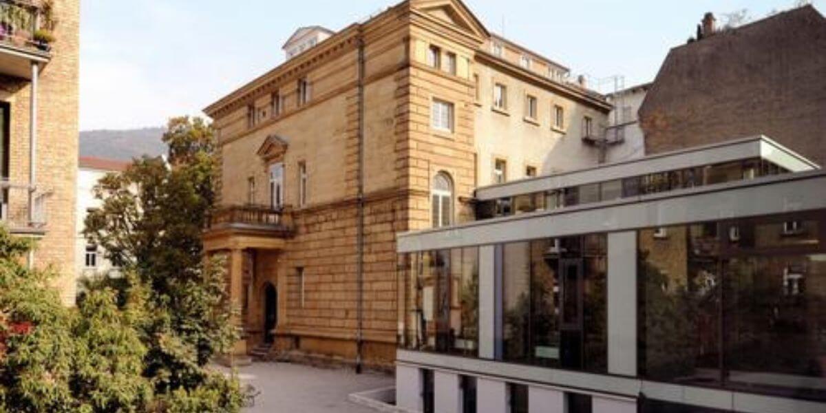 Khuôn viên cổ kính của trường Đại học Nghiên cứu Do Thái Heidelberg