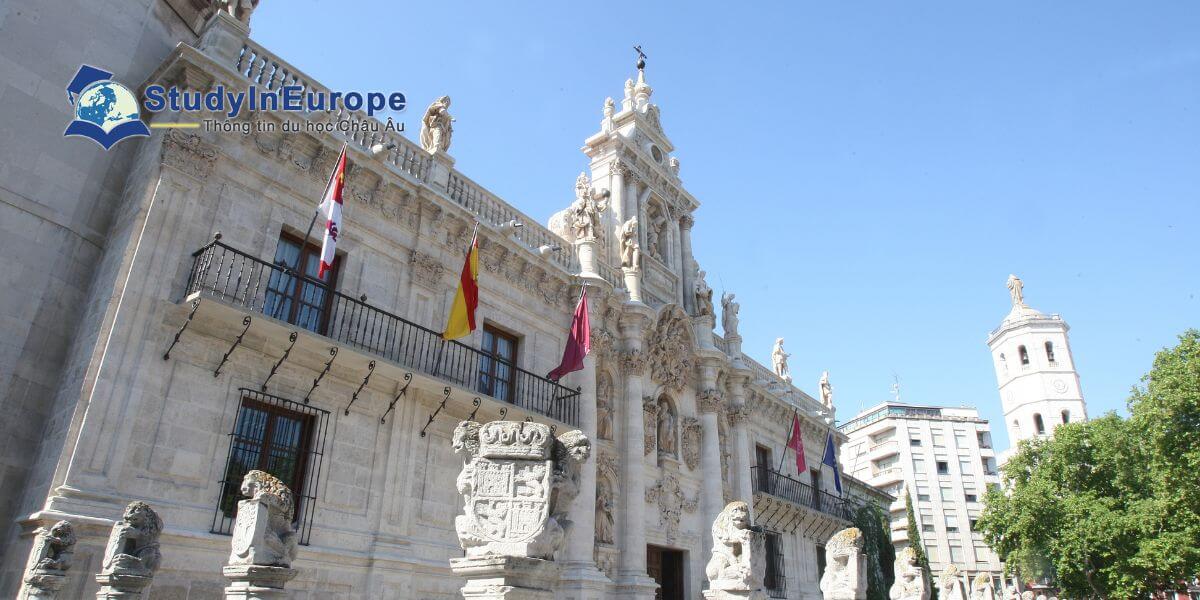 Review Trường Đại học Valladolid (Universidad de Valladolid)
