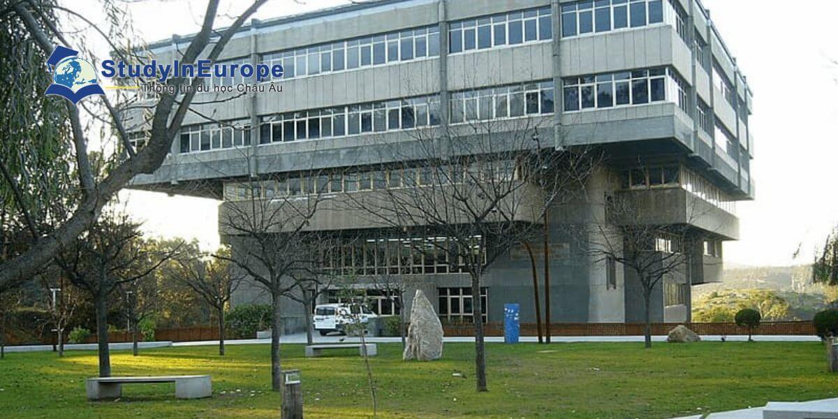 Review Trường Đại học A Coruña (Universidade da Coruña)