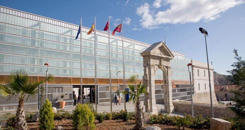 Khuôn viên rộng lớn của trường Đại học Bách khoa Cartagena