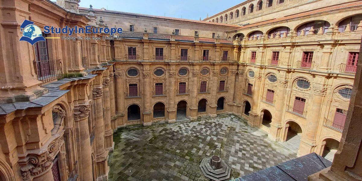 Trường Đại học Giáo hoàng Salamanca