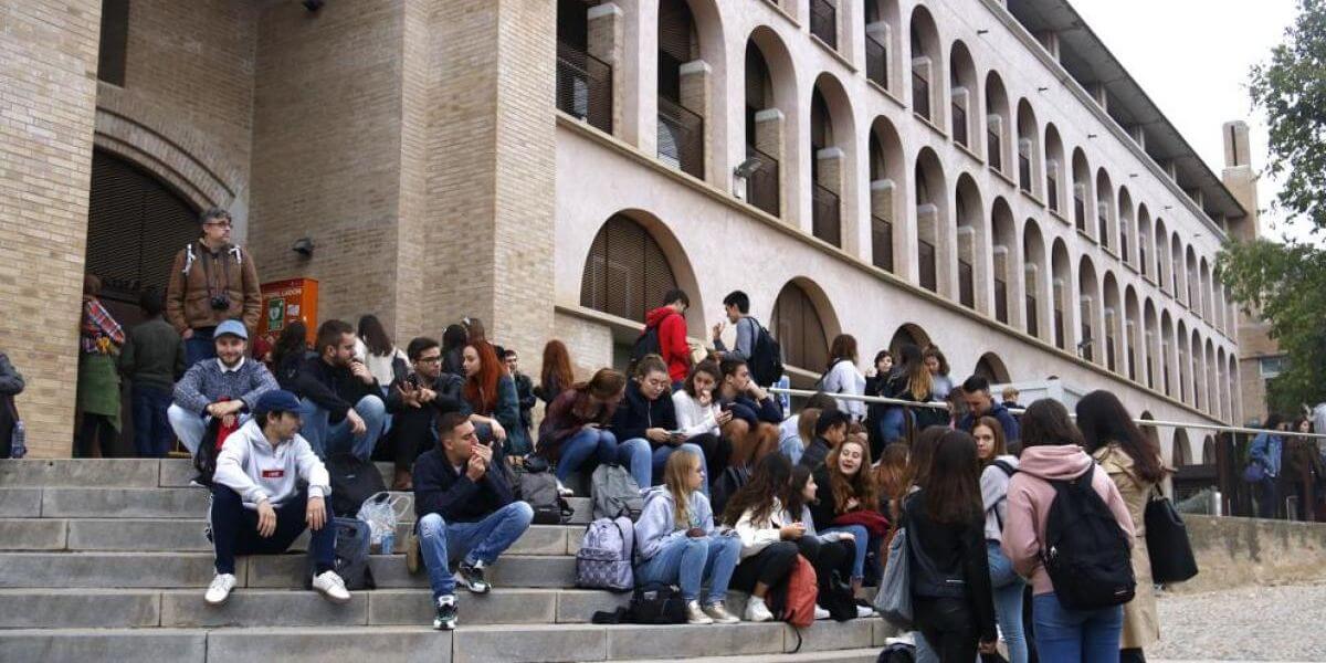 Trường Đại học Girona luôn chào đón mọi sinh viên đến tham gia học tập