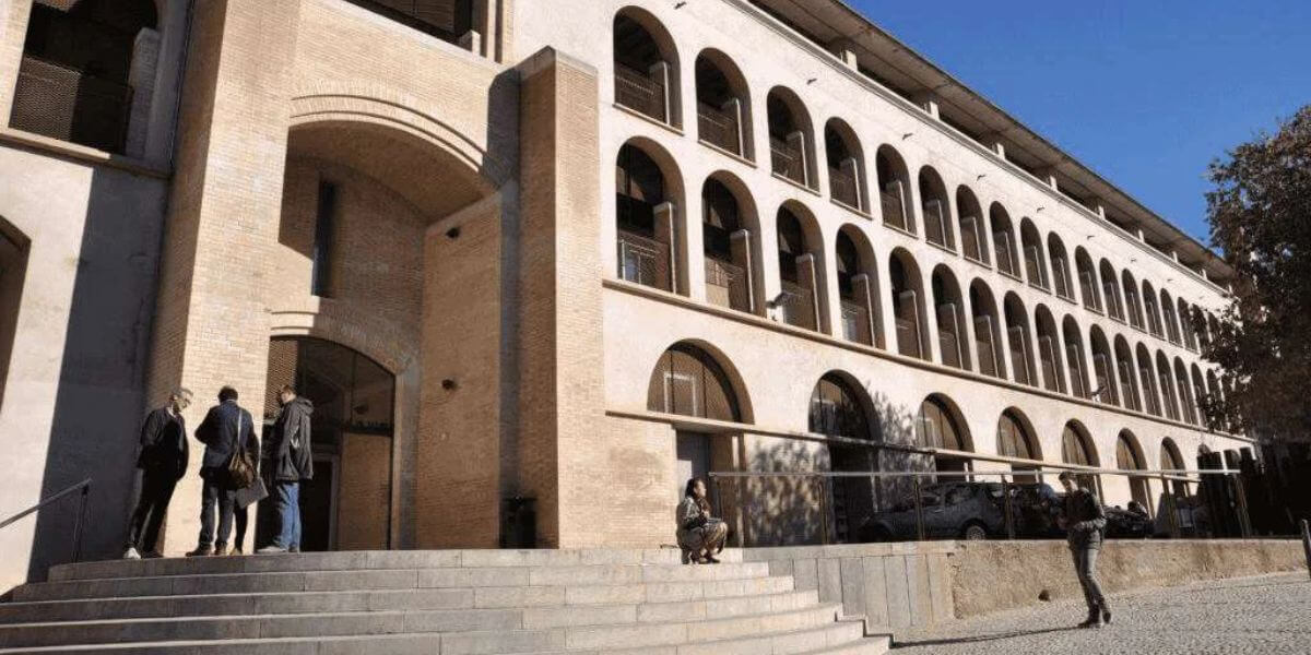 Khuôn viên rộng lớn của trường Đại học Girona