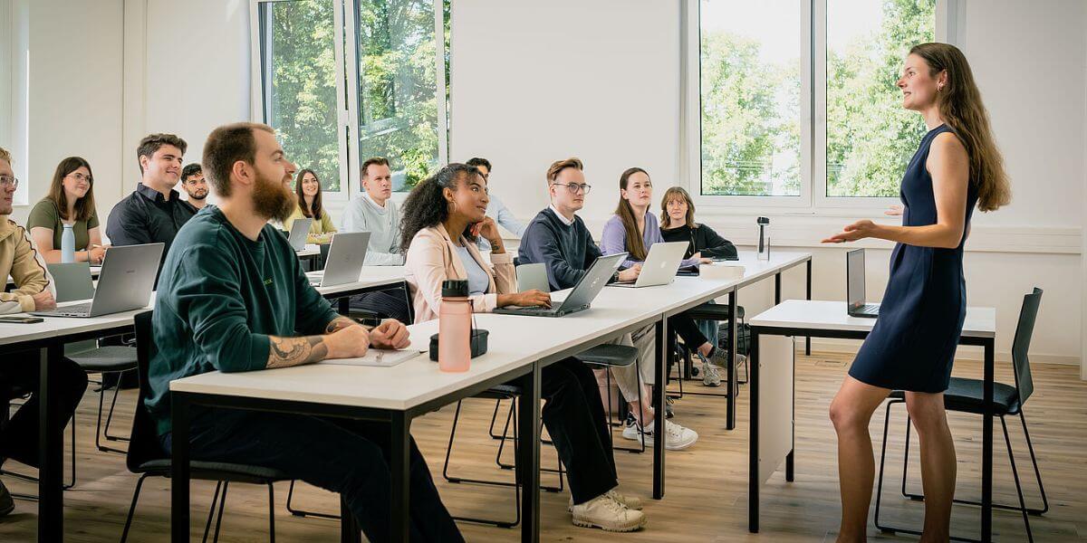 Các giảng viên của trường Đại học Khoa học Ứng dụng Kinh tế tại Hanover luôn tích cực hỗ trợ sinh viên trong quá trình học tập